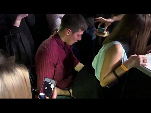 ❤️ Regte seks in 'n Russiese nagklub. 18-jarige Russiese meisie in die anus en vagina in 'n nagklub genaai ❤️❌ Gehalte-seks by porn af.hotpornphotos.ru